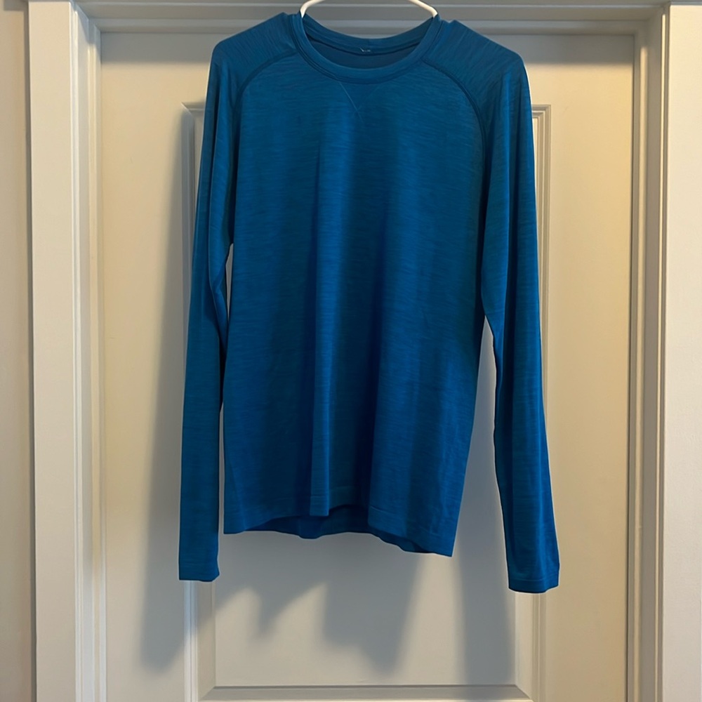 Men’s Lululemon shirt size M